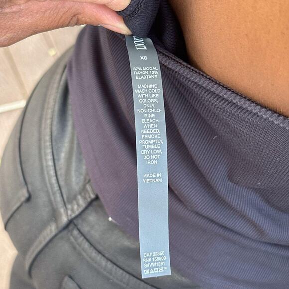 Vuori Pose Tank Top in Black - Picture 5 of 8